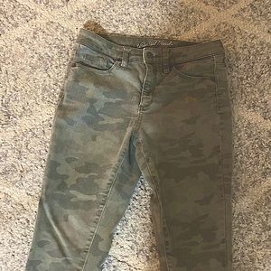 Camouflage jeans